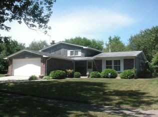 23016 Lakeshore Dr, Richton Park, IL 60471
