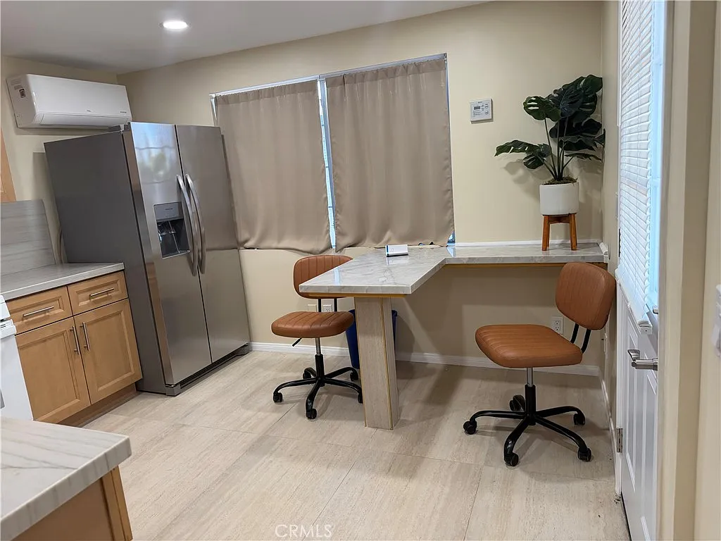 1 bed, 324 sqft, $2,000 — Photo 2