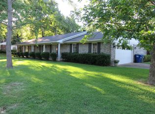 102 Robinwood Dr, Conway, AR 72034