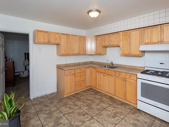 4th image of 9321 Walker St