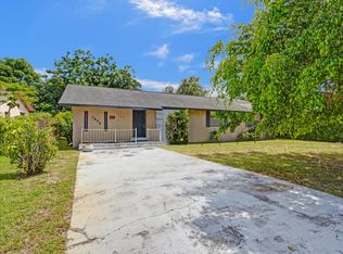 2886 Floral Rd, Lake Worth, FL 33462