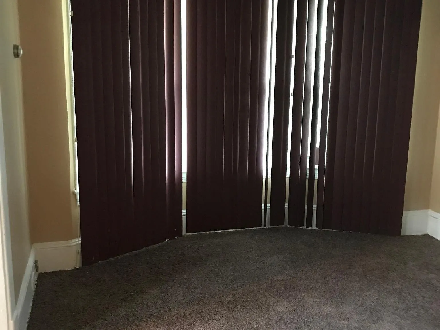 5 bed, 2003 sqft, $1,300 — Photo 2