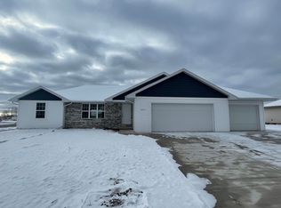 1671 Tracy Ln, Green Bay, WI 54313