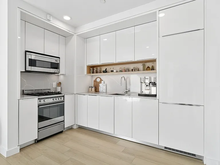20 Broad St #605 — Photo 5
