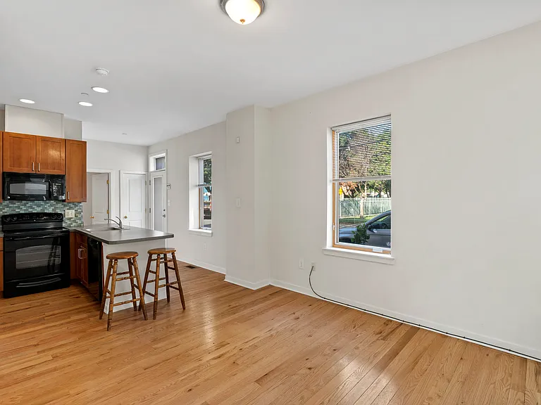 1643 Fitzwater St #A — Photo 5