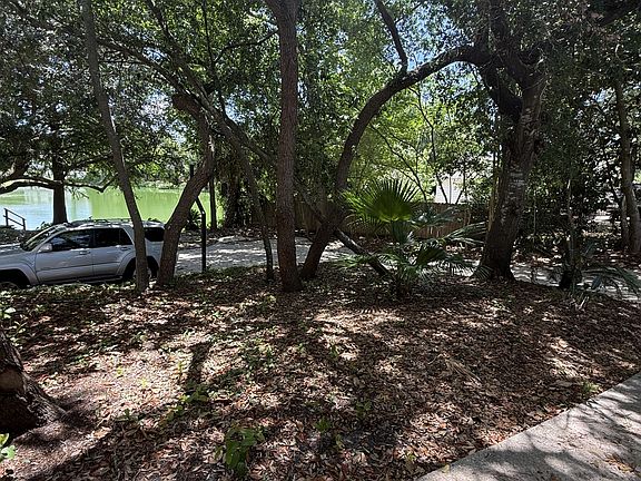 3rd image of 504 Main St