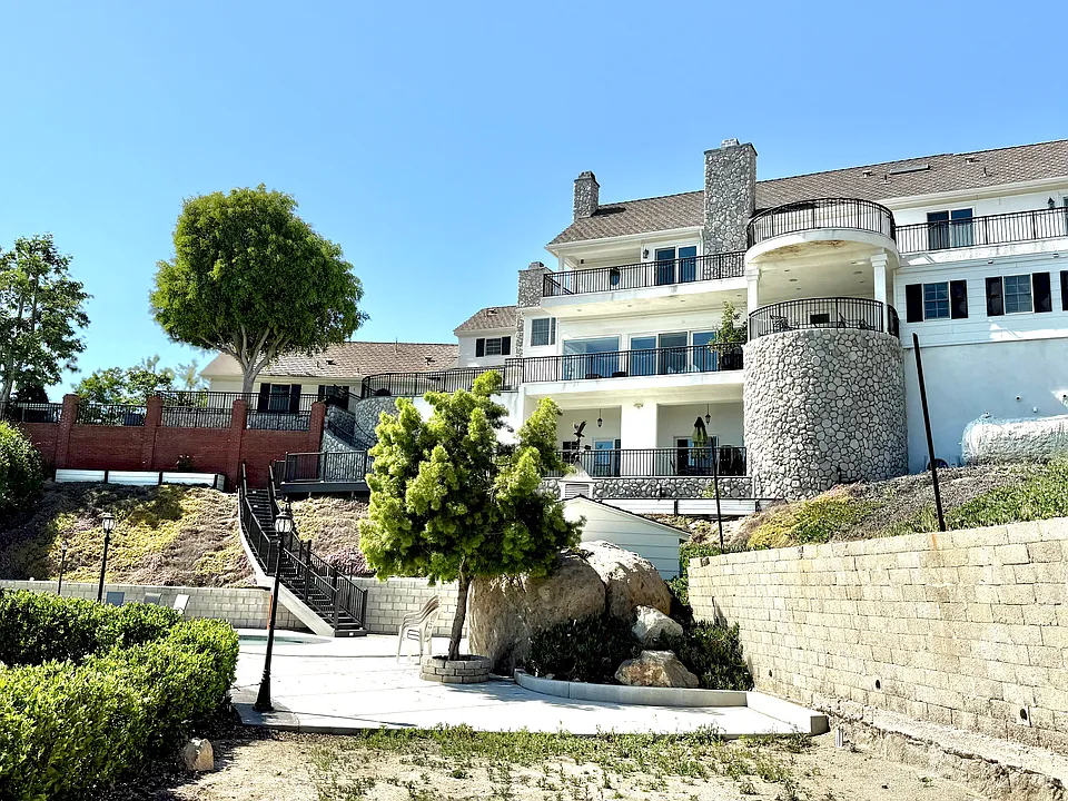 9589 Alto Dr