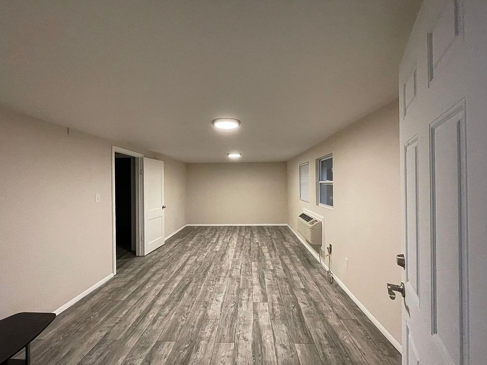 Living Room - View from door entrance
