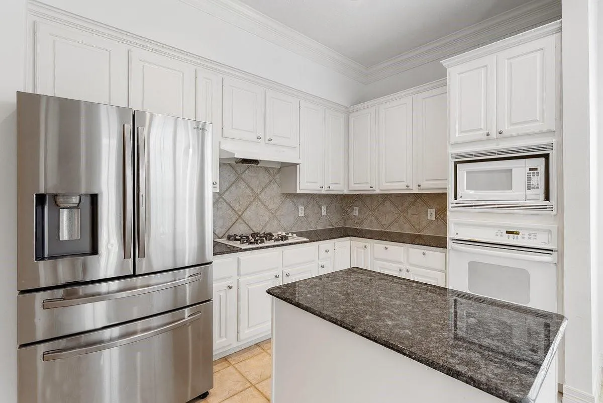 3 bed, 2.5 bath, 3000 sqft, $2,850 — Photo 4