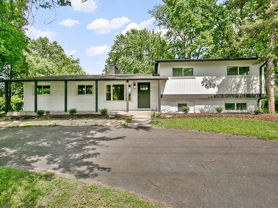 1st image of 617 S Busse Rd