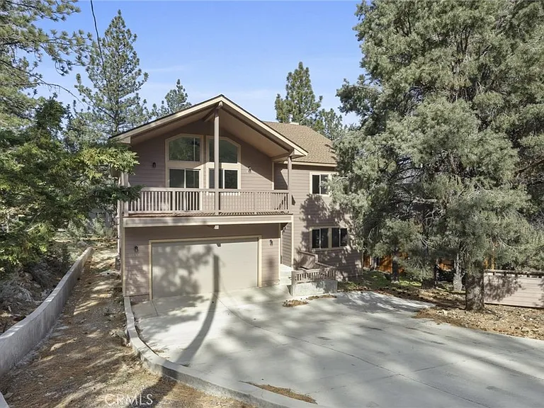 1813 Woodland Dr — Photo 2