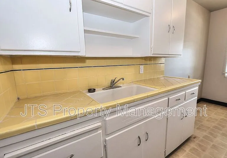 4439 V St #5 — Photo 6