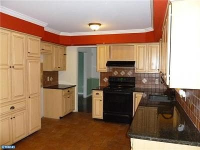 4th image of 35 Stonecroft Dr