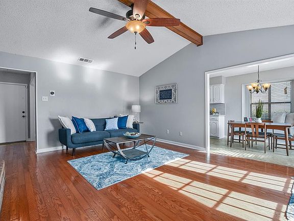 3rd image of 1704 Mayflower Dr