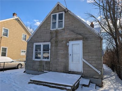 5633 Charles Ave, Niagara Falls, NY, 14304