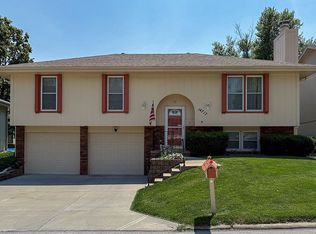 14717 Walnut Grove Cir, Omaha, NE 68137