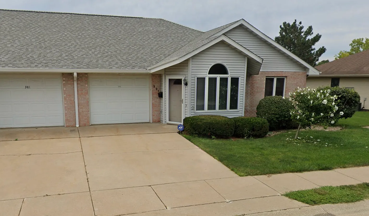 2 bed, 1204 sqft, $2,534 — Photo 1