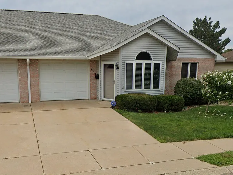 991 Hope Dr — Photo 1