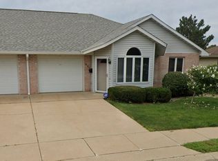 991 Hope Dr, Forsyth, IL 62535