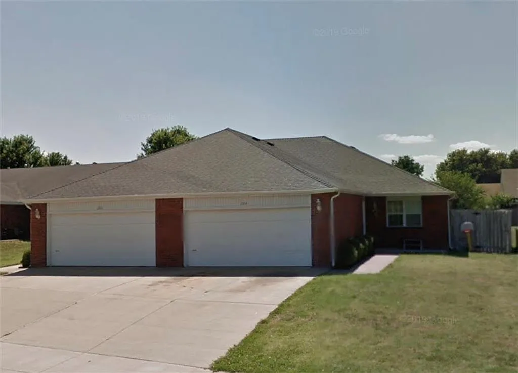 3 bed, 2.5 bath, 1435 sqft, $1,500 — Photo 2