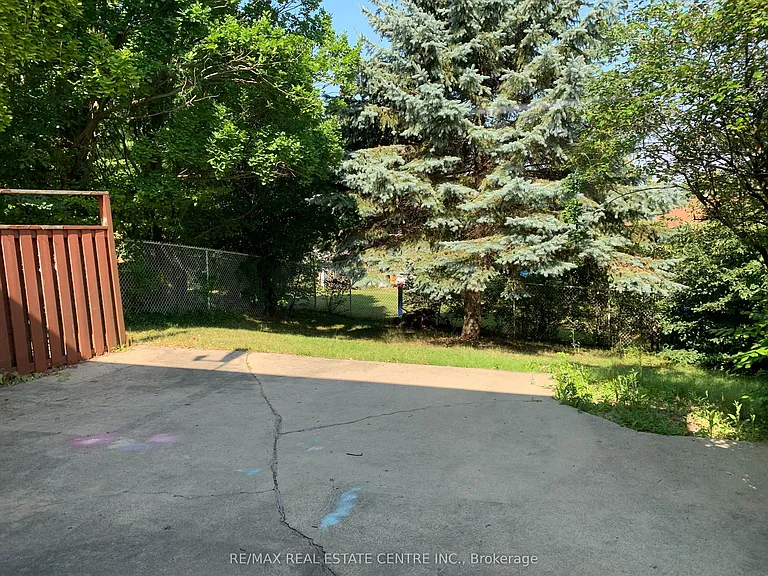 14 Sandsprings Cres — Photo 27