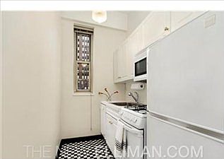 3rd image of 220 Madison Ave APT 14N