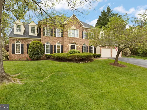8710 Cross Chase Cir, Fairfax Station, VA 22039
