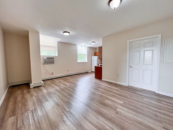 2nd image of 990 Wethersfield Ave #113