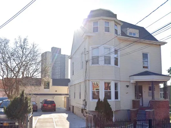 846 E 215th Street, Bronx, NY 10467