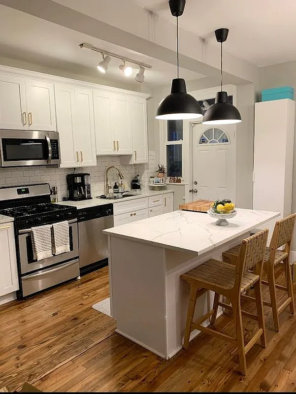 3 bed, 2.0 bath, 1710 sqft, $3,900 — Photo 1