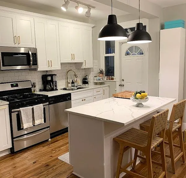 220 Adams St NE — Photo 1