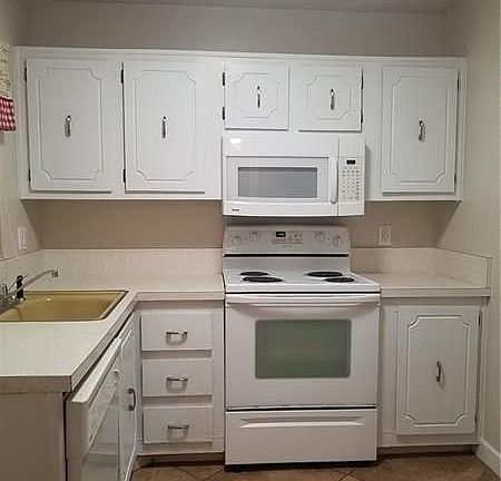 3rd image of 3048 Sunrise Lakes Dr E APT 310