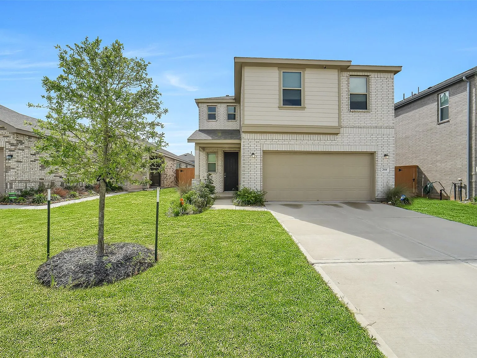3 bed, 2.5 bath, 1904 sqft, $2,400 — Photo 1