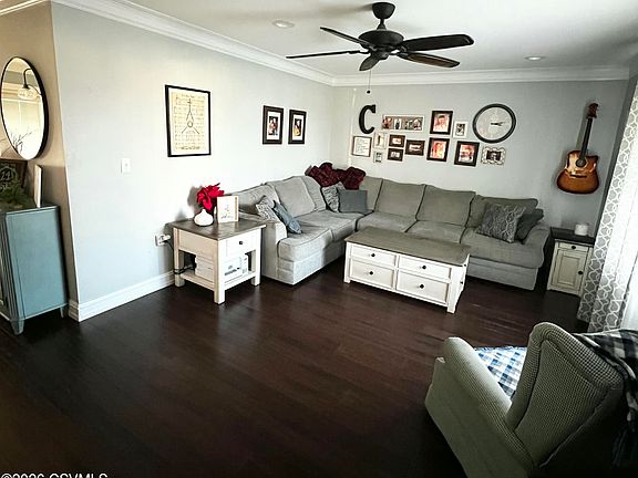 5th image of 421 Merri Ln