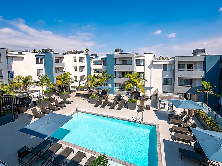The Crescent At West Hollywood — Photo 21