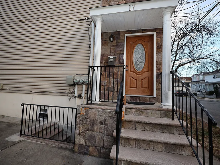 17 Winfield St #B — Photo 3