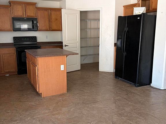 3rd image of 1803 S 225TH Avenue