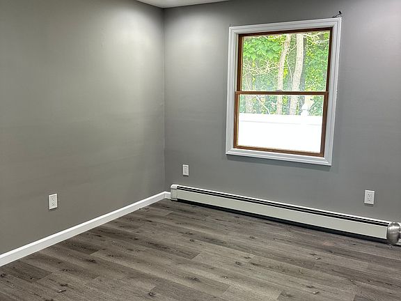 5th image of 85 Manor Dr