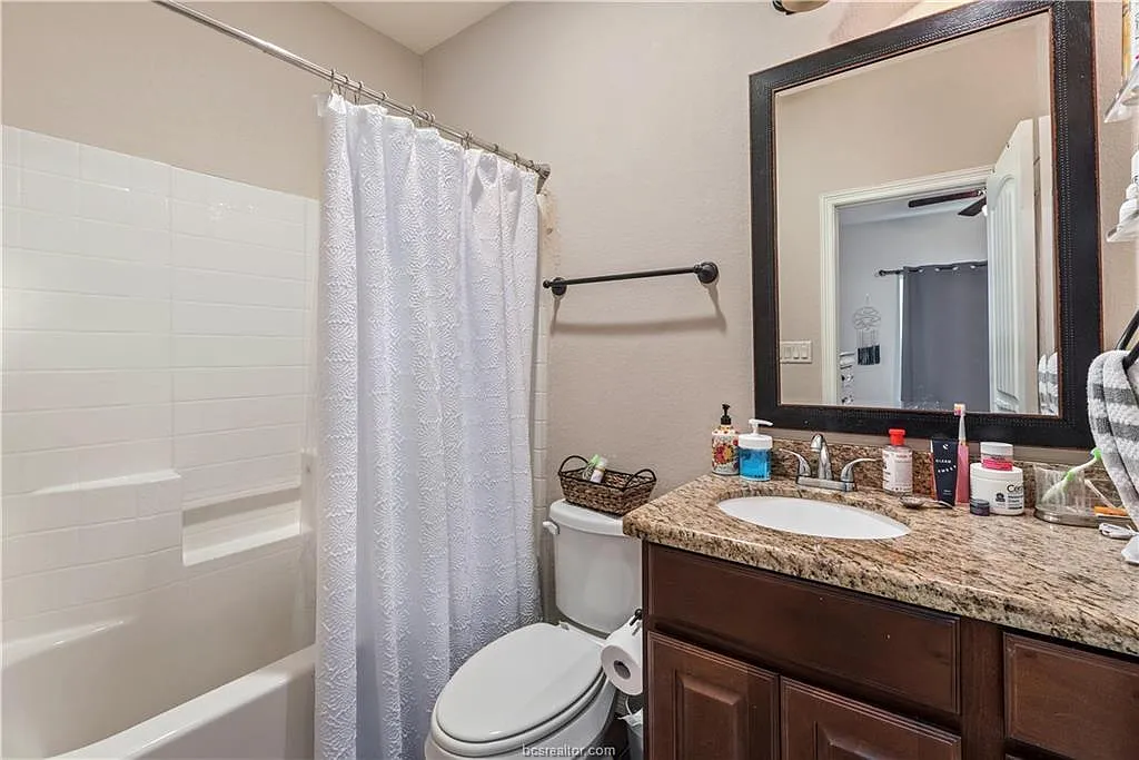411/413 Ash Street - 411 — Photo 2