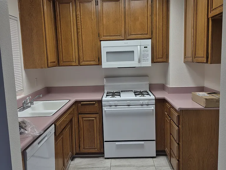 5038 Laurel Canyon Blvd #24 — Photo 2