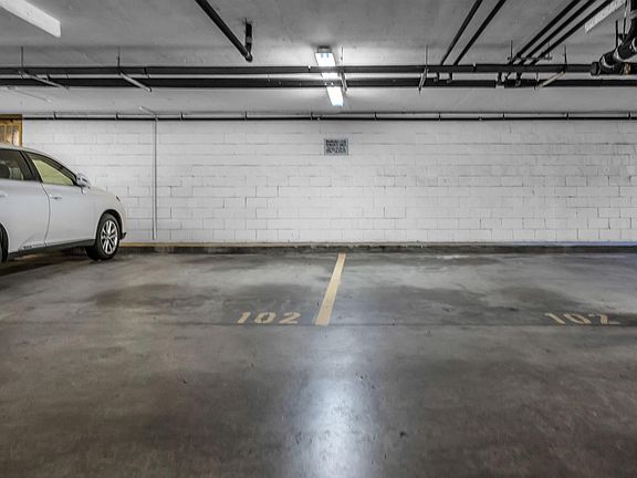 5th image of 11818 Moorpark St Unit B