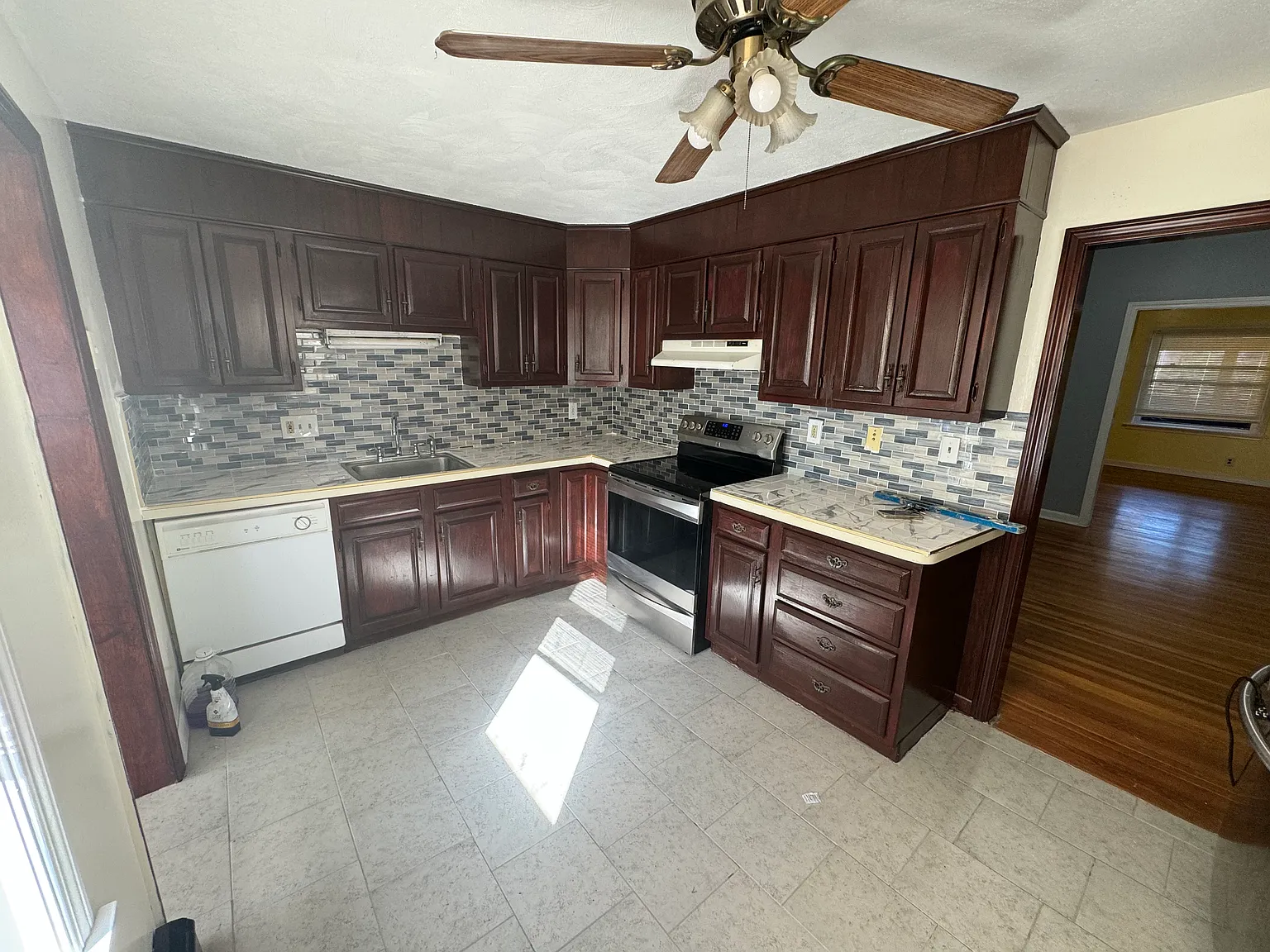 3 bed, 1.5 bath, $3,800 — Photo 1