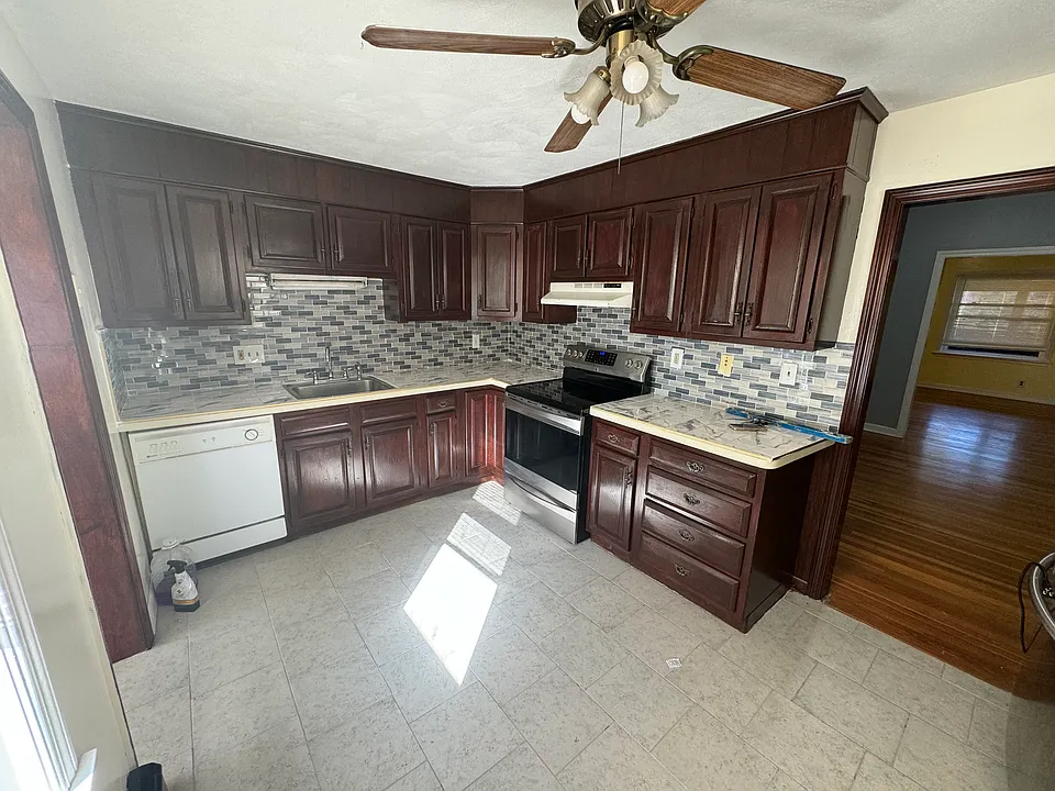 364 Mountain Ave
