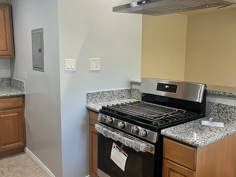 1391 N Altadena Dr #B — Photo 3