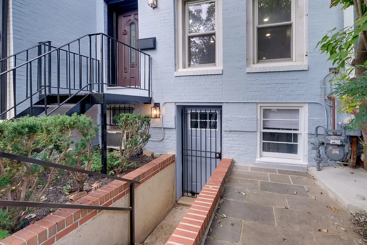 entrance - 1427 S St NW #B