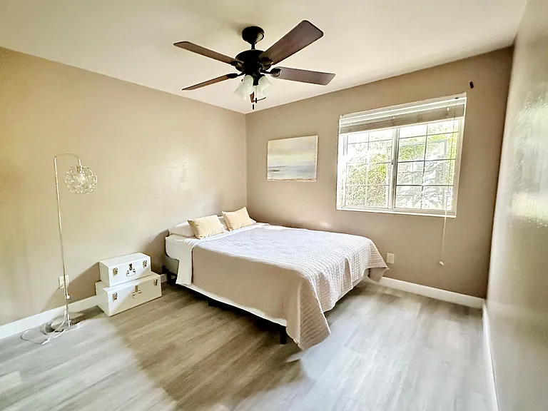 1020 E Hearne Way — Photo 25