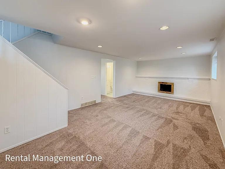5604 Haymeadow Dr — Photo 25