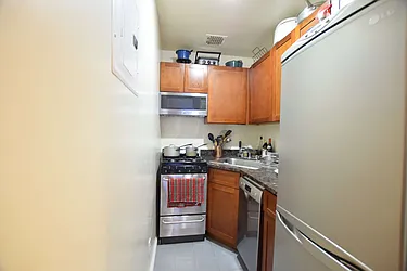 Rented by Street Realty Brokerage LLC