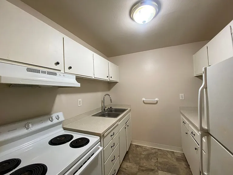 Clover Creek Apartments — Photo 5