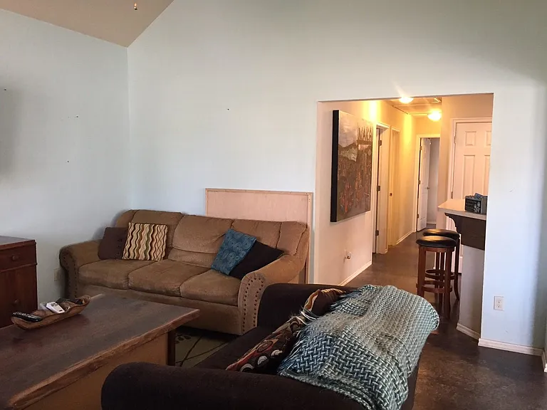 916 NW 25th St — Photo 3
